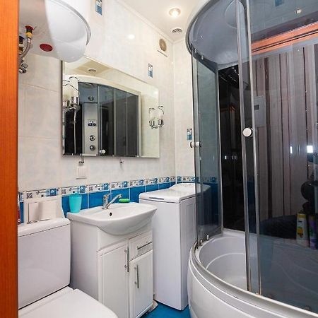 Comfortable Apartments On Hrushevskogo Street Near 16 City Hospital Dniepropietrowsk Zewnętrze zdjęcie